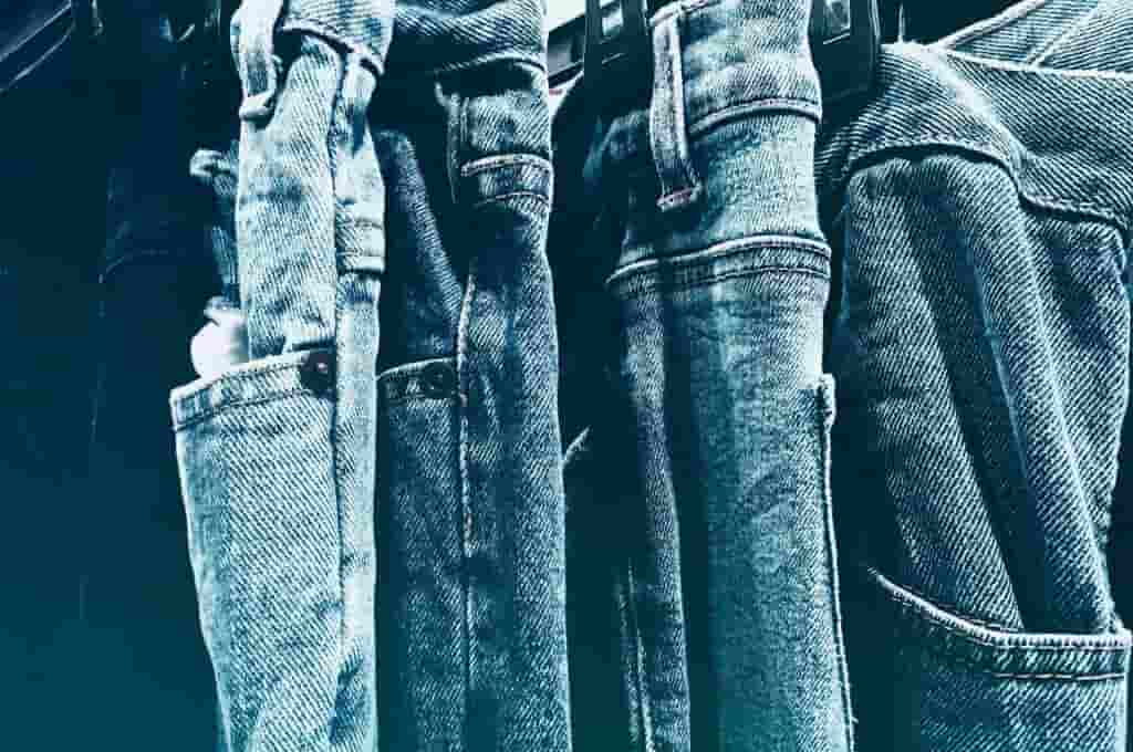 Spijkerbroek laten krimpen: 3 manieren om jeans te laten krimpen