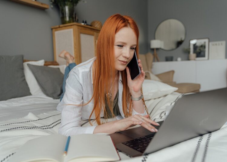 Wat is voordeliger: prepaid beltegoed of een abonnement?