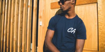 Hoe draag jij zakelijke kleding in de zomer?