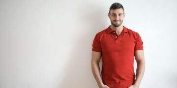 Dit is waarom jij een polo shirt in de kast moet hebben