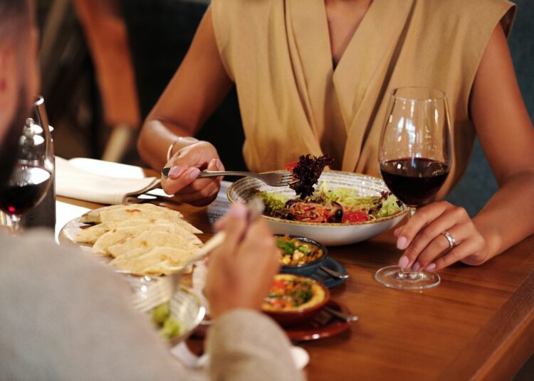 Een romantisch diner organiseren doe je zo: vier tips!