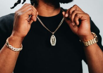 Ketting met een naam kopen: wat zijn je opties?