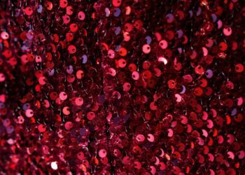 Hoe combineer je een glitter top?