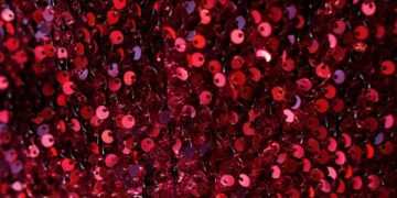 Hoe combineer je een glitter top?