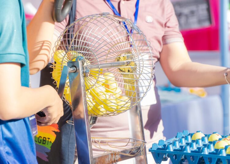 Samen ontspannen en plezier maken in huis